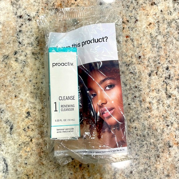 NIB Proactiv Renewing Cleanser - Picture 1 of 2